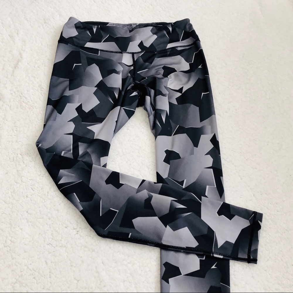 EUC Reebok Workout Pants Leggings Size Medium